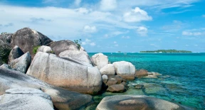 4DAYS BEAUTIFUL BELITUNG ISLAND  PANTAI LASKAR PELANGI BY SRIWIJAYA AIR  SUPER AIR JET